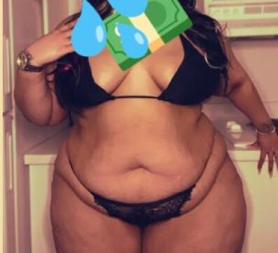 IDK WHO THOSE GIRLS ARE ,IM THE BBW 100% REAL💕😋😋🌠🎁Come dive in my Honey 😍 Let the ANGEL 😜💋LIPS grip your Dick,